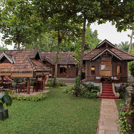 Samiira On Ashtamudi Lake Kollam Exterior foto